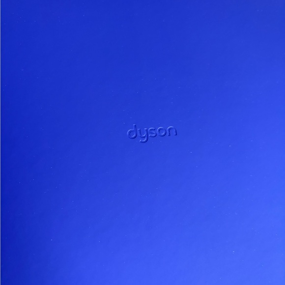 Dyson Airwrap Presentation Case - like new condition (includes soft travel wrap) - Picture 3 of 5